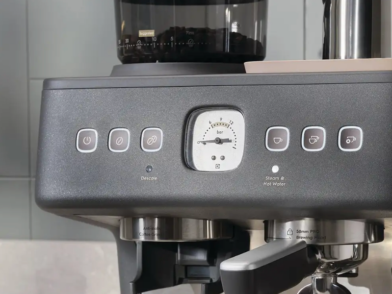 Кавоварка&nbsp;Electrolux, 2200 Вт, еспресо&nbsp;кавоварка, кухонна кавомашина, функціональна&nbsp;кавомашина E8EC1-8BP фото