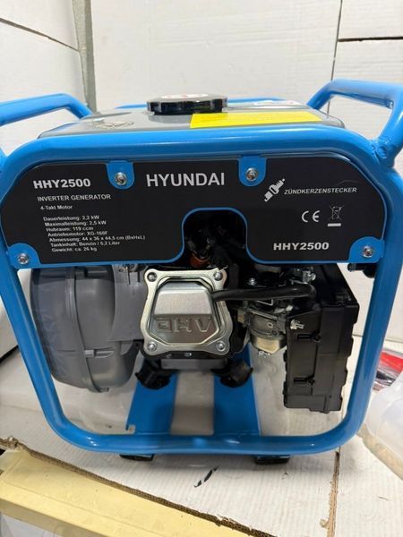 Генератор&nbsp;HYUNDAI 2.2 кВт, 2.5 кВт,&nbsp;невеликий генератор, генератор потужний, генератор для дачі з баком 15 літрів, класичний генератор з вольтметром та захистом від масла, генератор Хюндай 2.5 кВт HHY2500 фото